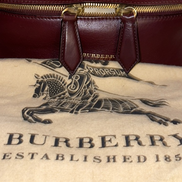 Preloved Burberry Beckett bucket bag burgundy color, great condition. - Picture 3 of 16